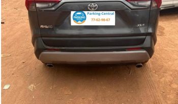 
									Toyota RAV4 XLE complet								