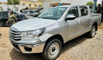 
									Toyota Hilux complet								