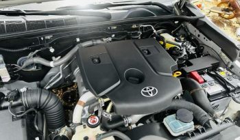 
									Toyota Hilux complet								