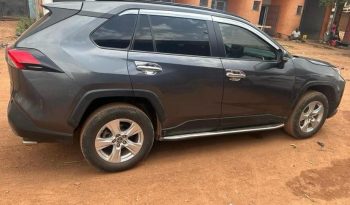 
									Toyota RAV4 XLE complet								