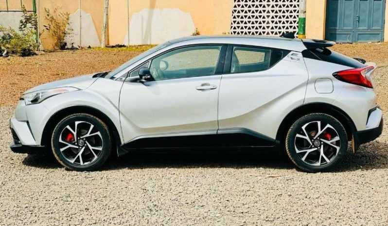 
								TOYOTA CHR complet									