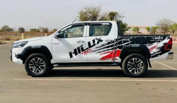 
									TOYOTA HILUX complet								