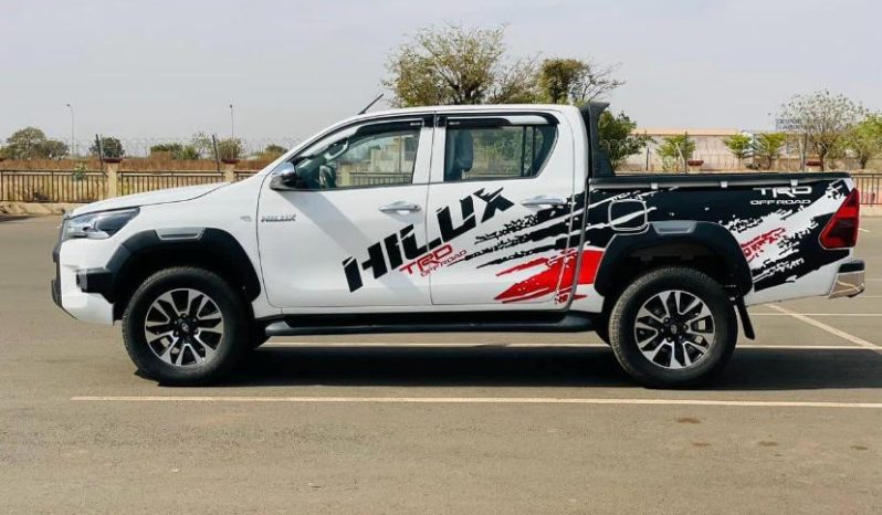 
								TOYOTA HILUX complet									