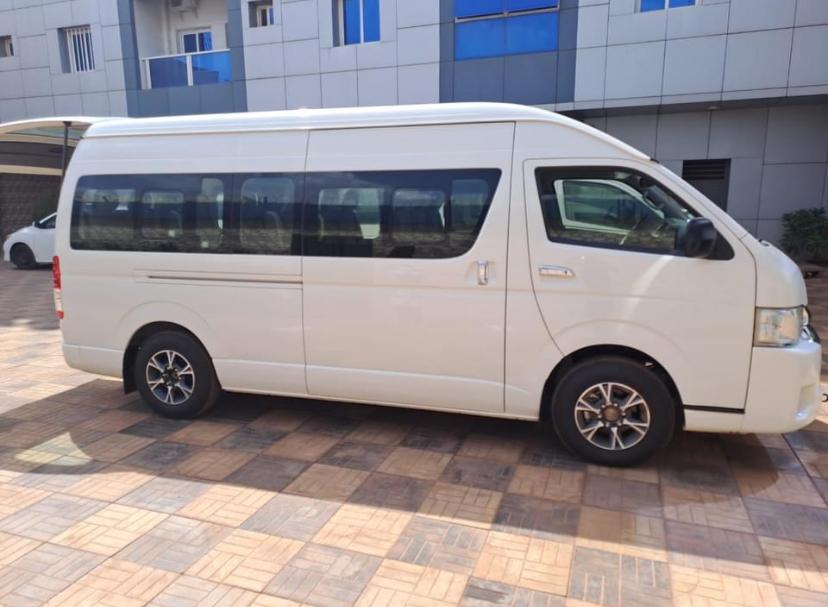 Toyota Hiace 15 places